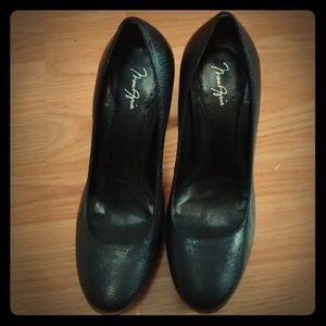 BCBGMACAZRIA Black Vero Cuoio Pumps